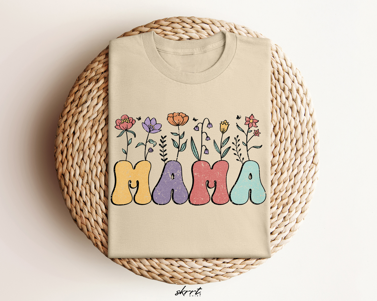 Oversized T-shirt in zandkleur met bloemenprint en gekleurde katten-silhouetten