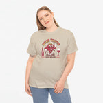 Zandkleurig T-shirt met rode cartoonprint en wijnglas op de borst