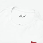 Wit T-shirt met ronde hals, merklogo op de binnenhals en '100% katoen' label