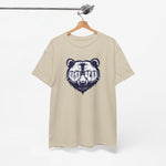 Oversized T-shirt zandkleurig met zwarte berenprint, aan een houten hanger
