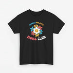 Zwart T-shirt met ronde hals en borstprint “Overstimulated Moms Club”