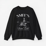 Zwarte sweatshirt met print “SMIT’S Social Club” en fles/glas