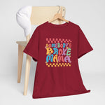Bordeauxrood T-shirt met ronde hals en kleurrijke 'Somebody's Broke Mama' print
