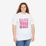 Wit oversized t-shirt met roze “BESTE MAMA Ooit”-opdruk, model met blauwe jeans