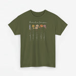 T-shirt in legergroen met bloemenprint en naamtekst op de voorkant