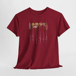 T-shirt bordeaux met bloemenprint en sierlijke namen in wit en geel op de borst
