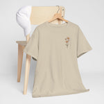 T-shirt beige met kleine bloemenprint op de borst, op hangertje