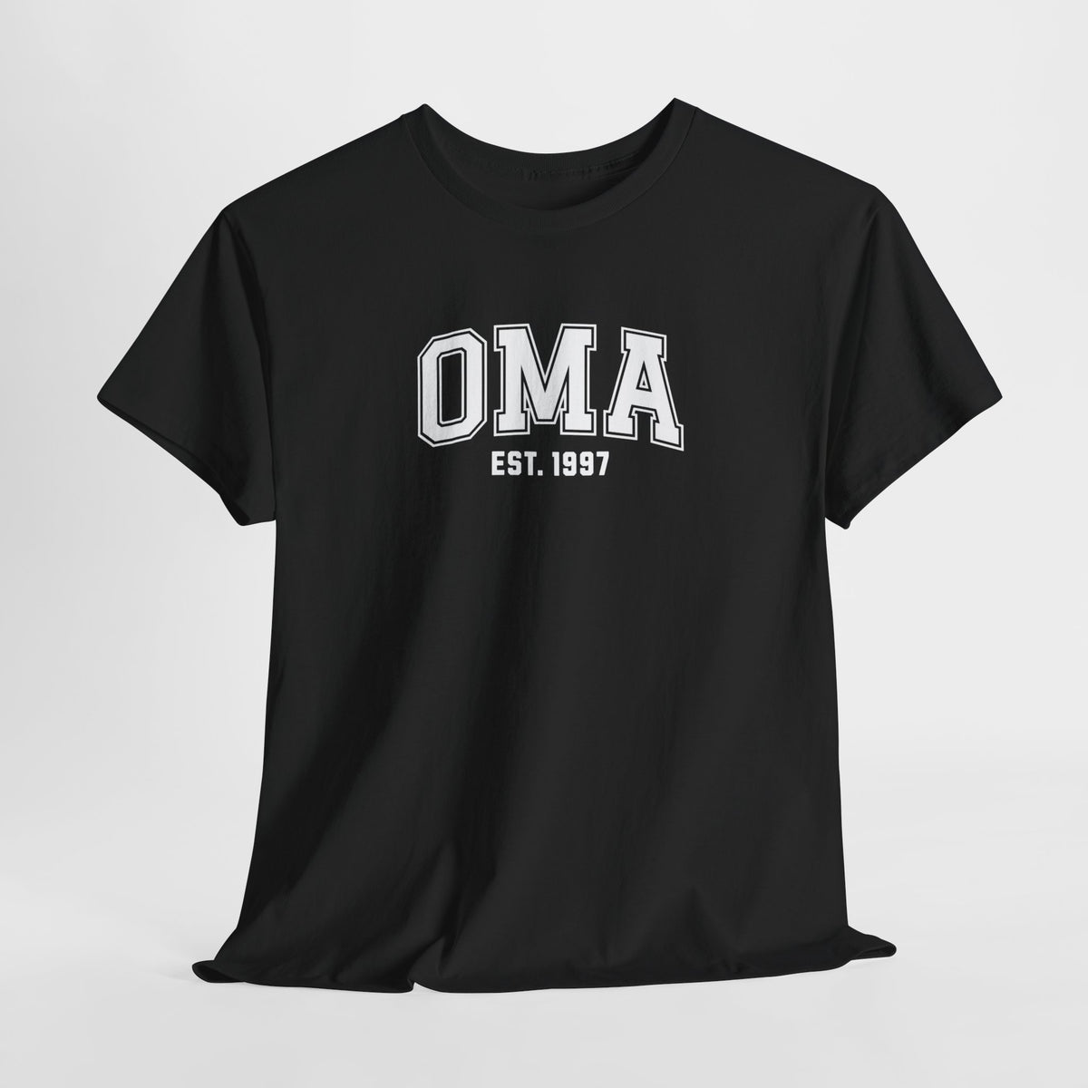 Zwarte T-shirt met OMA-est. 1997 borstprint