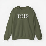 Gepersonaliseerde sweater olijfgroen met 'DHR' bedrukking voorzijde