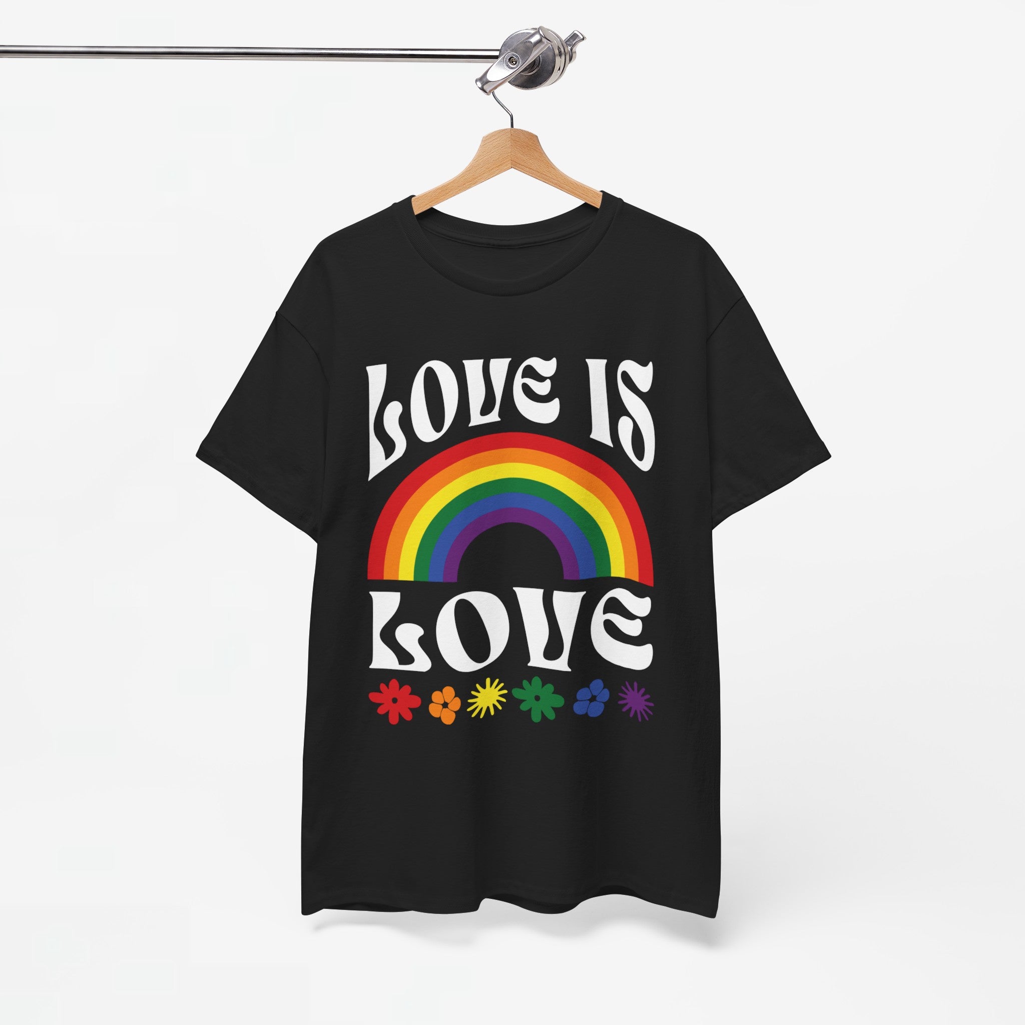 Gay Pride T-shirt - Love is love (witte tekst) - Oversized #54