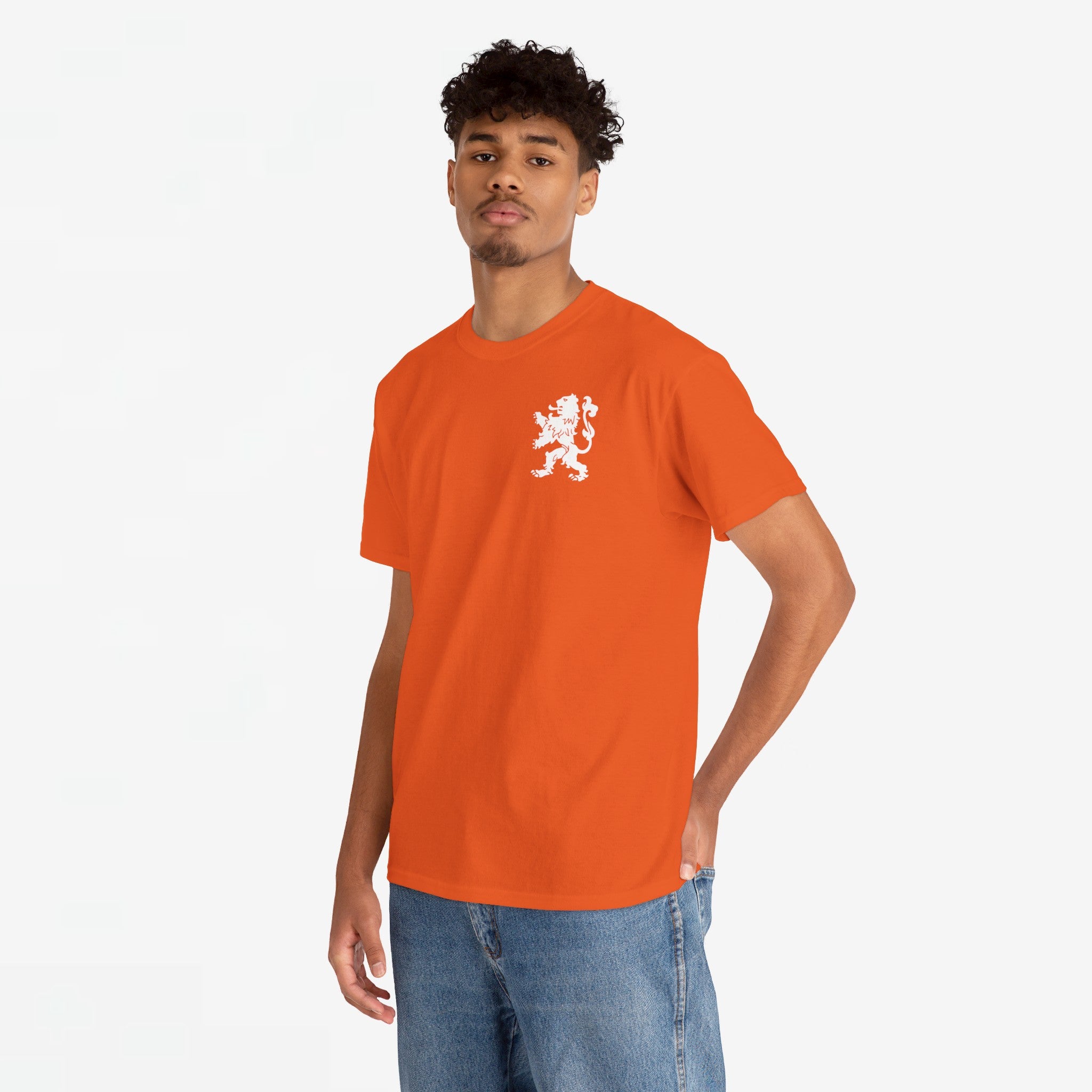 Oranje T-shirt voor EK, WK en Koningsdag - Personaliseer met Naam & Rugnummer - LEEUW (witte tekst)