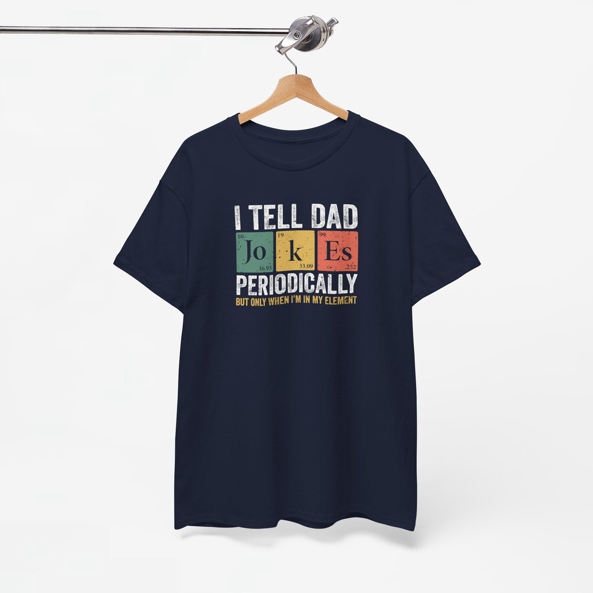 Donkerblauwe t-shirt aan kleerhanger met borstprint “I Tell Dad Jokes Periodically”