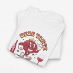 Witte oversized T-shirt met rode cartoonprint en wijnglas, met tekst rond de print