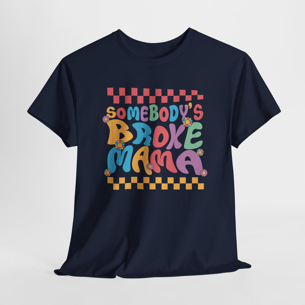 Donkerblauw T-shirt met ronde hals en grote kleurrijke 'Somebody's Broke Mama'-print