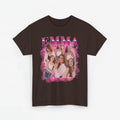 Donkerbruine T-shirt met grote vierkante fotoprint en roze paarse letters "EMMA" op borst.