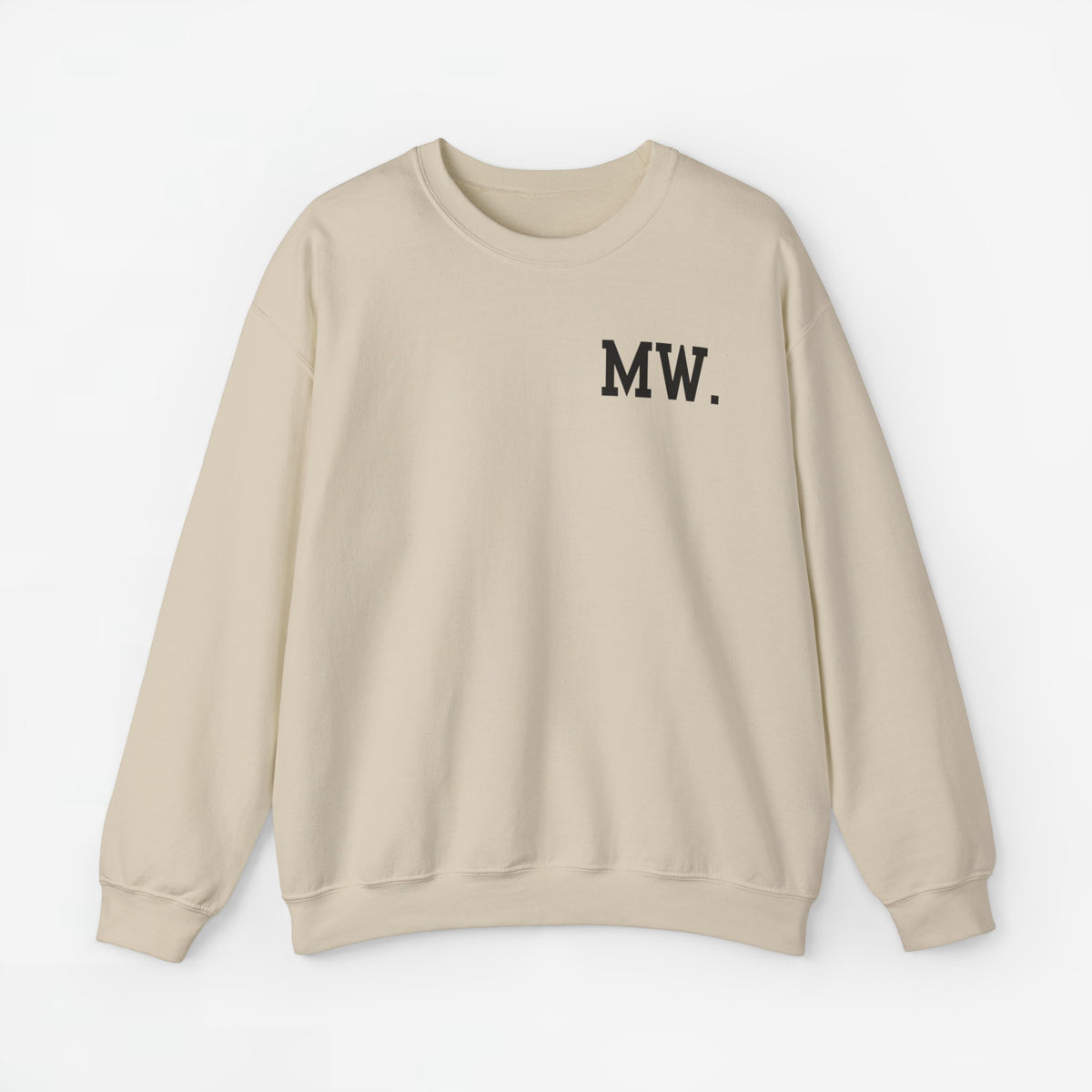 Beige herentrui met ronde hals en zwarte opdruk MW op de borst