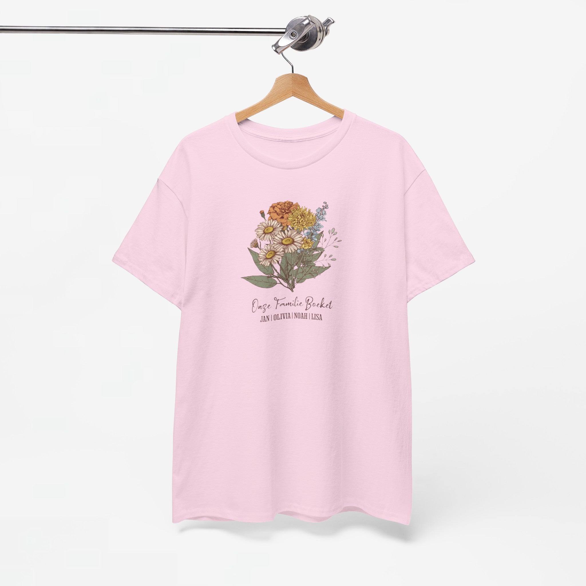 Gepersonaliseerde Moederdag Mama Cadeau - T-shirt - Ons familieboeket met namen en geboortemaand bloemen