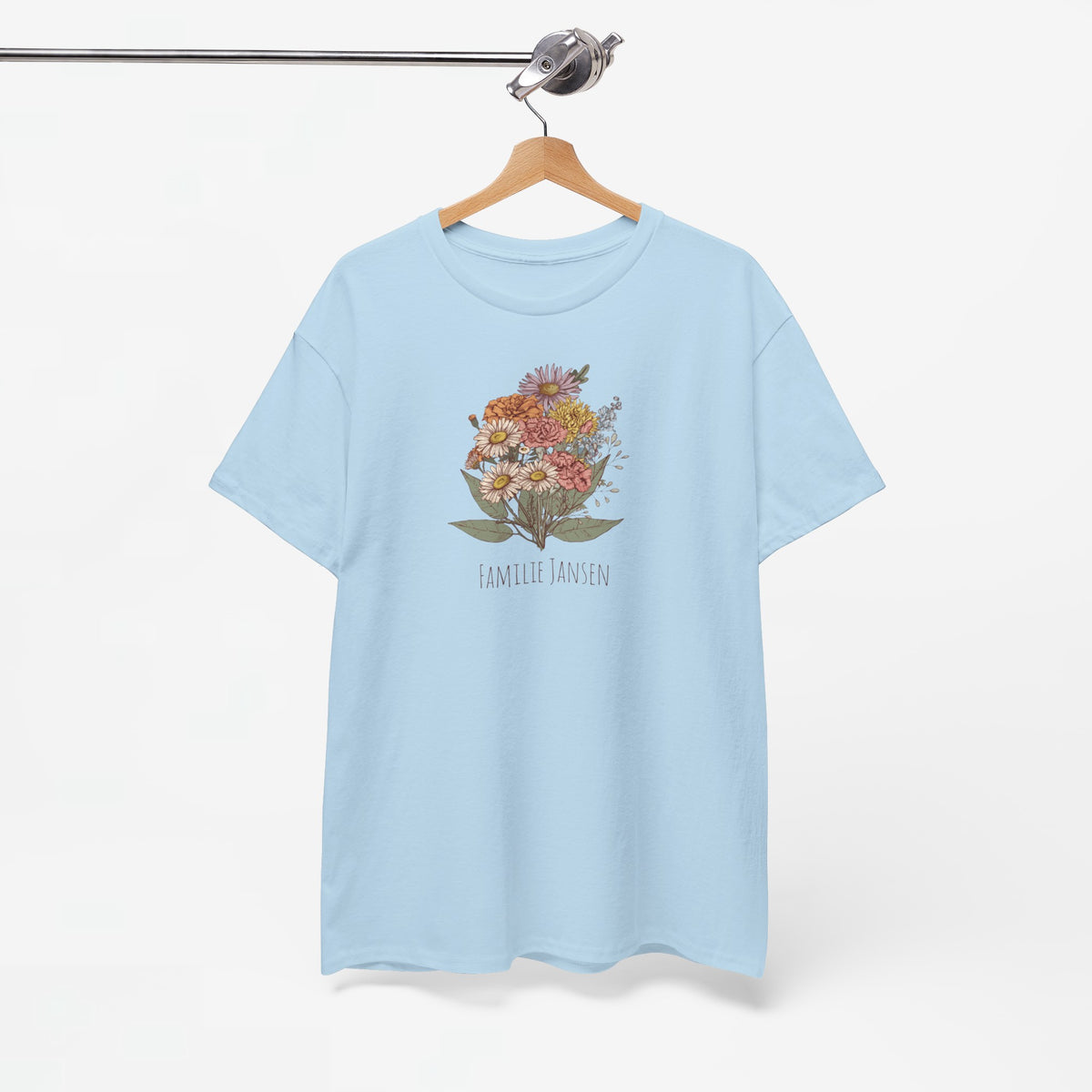Lichtblauw T-shirt met bloemenboeketprint, aan hanger