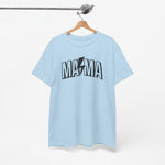 Lichtblauwe T-shirt met MA*MA-opdruk aan hanger