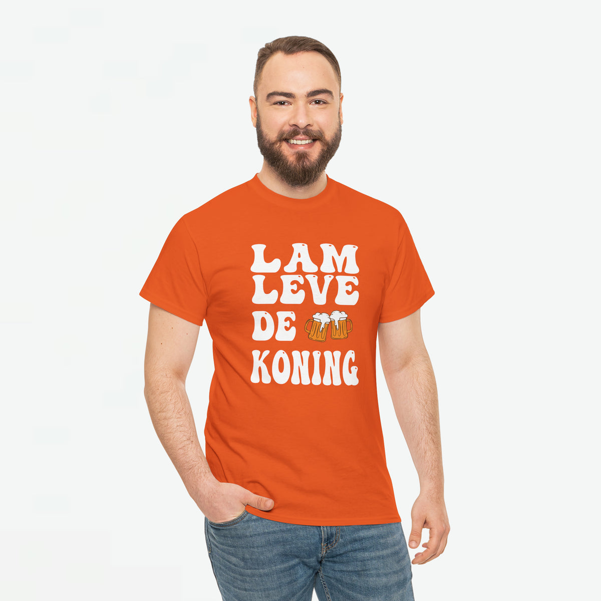 Heren oversize T-shirt oranje met witte tekstprint 'Lam Leve de Koning'.