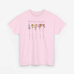 Roze T-shirt met bloemillustratie en gepersonaliseerde naam op de borst