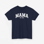 Donkerblauw Mama T-shirt met borstprint “MAMA” en “EST. 2024”, ronde hals