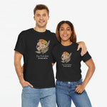 Zwart T-shirt met boeketprint en witte tekst op de borst.