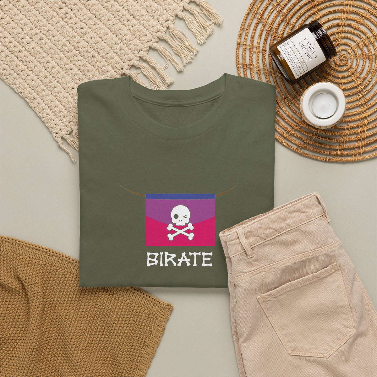 Legergroene t-shirt met pirate-schedelprint en ronde hals met paarse vlag-graphic