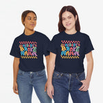Donkerblauw T-shirt met ronde hals en kleurrijke 'Somebody's Broke Mama'-print