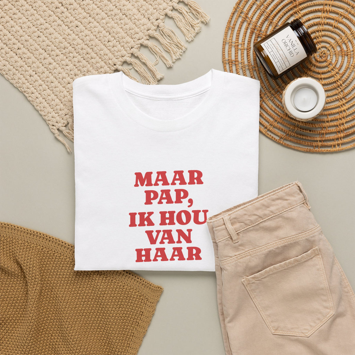 Witte t-shirt met opdruk 'MAAR PAP, IK HOU VAN HAAR' in rood