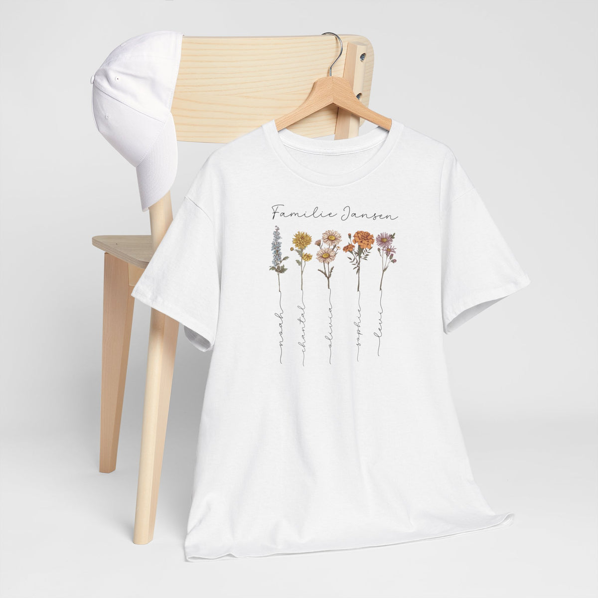 Wit T-shirt met bloemen- en namenprint op de borst, ronde hals, korte mouwen