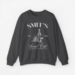 Donkergrijze sweatshirt met print “SMIT’S Social Club” en fles/glas