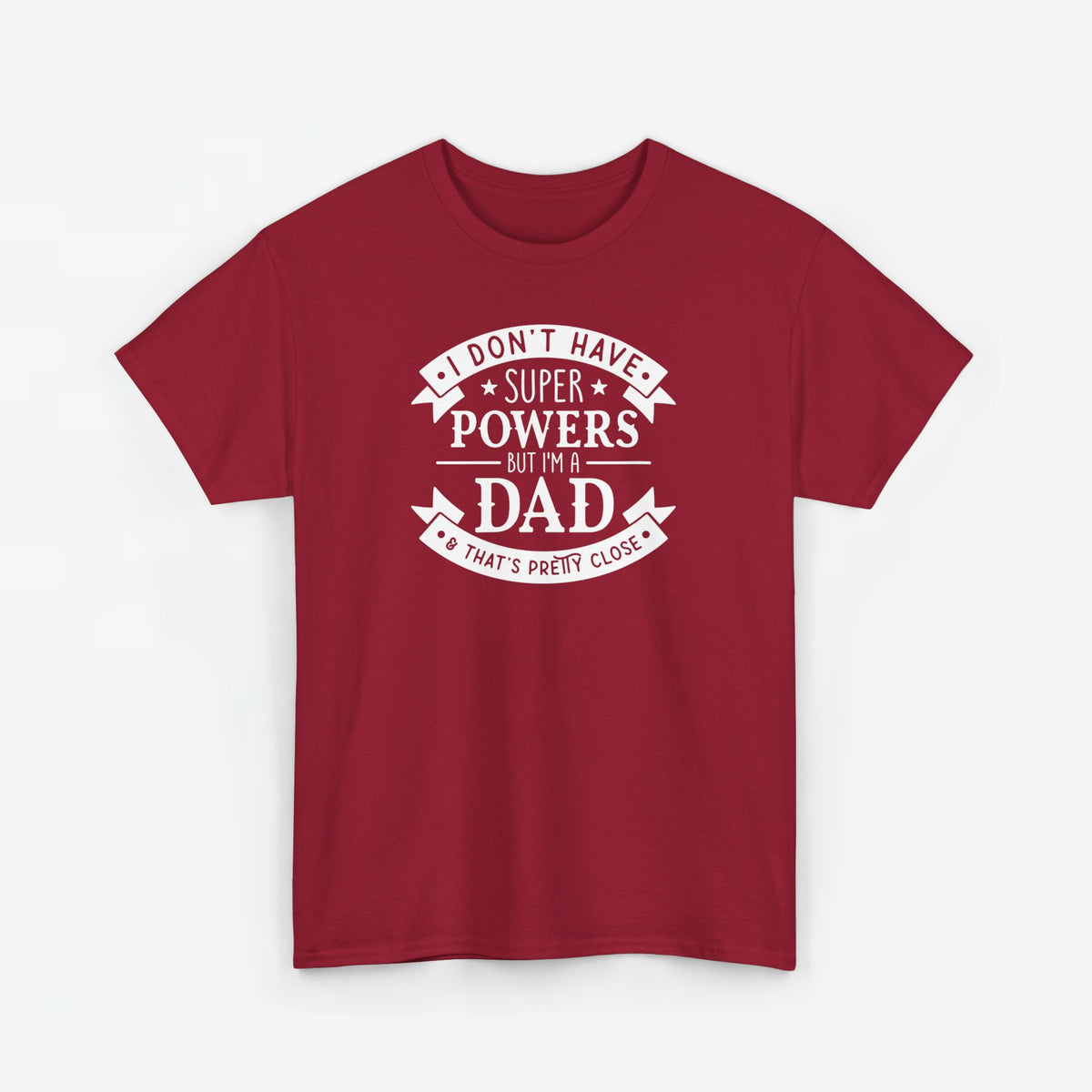 Bordeauxrode T-shirt met witte tekstprint “superpowers” en “dad”