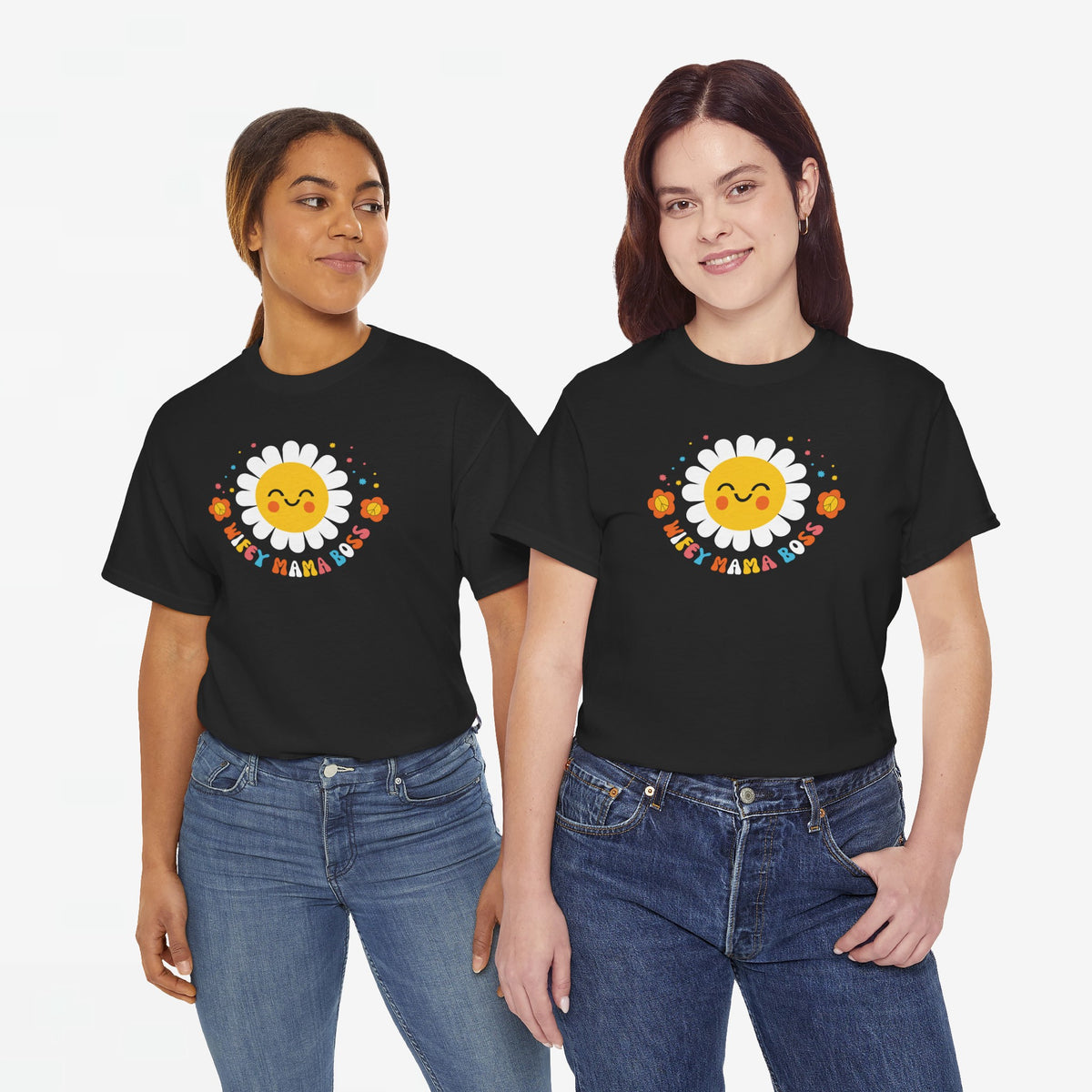 Oversized T-shirt zwart met smiley zon en bloemenprint "Wifey Mama Boss"