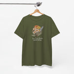 T-shirt legergroen met bloemenboeketprint en tekst op de voorkant