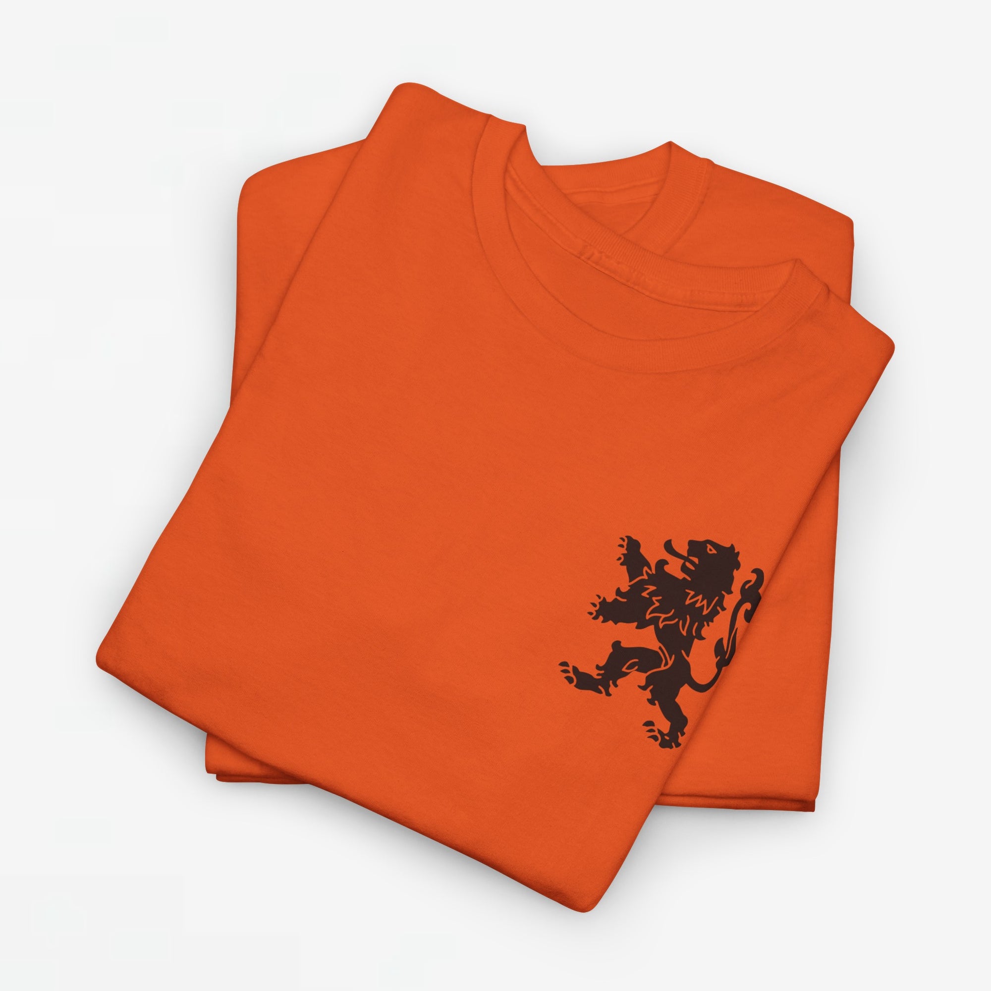 Oranje T-shirt voor EK, WK en Koningsdag - Personaliseer met Naam & Rugnummer - LEEUW (zwarte tekst)