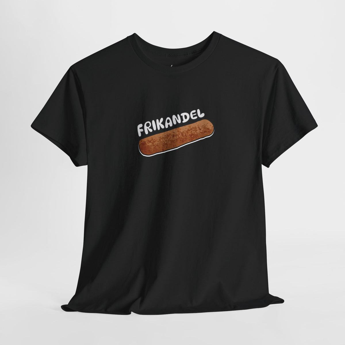 Zwarte T-shirt met frikandelprint op de borst, korte mouwen en ronde hals.