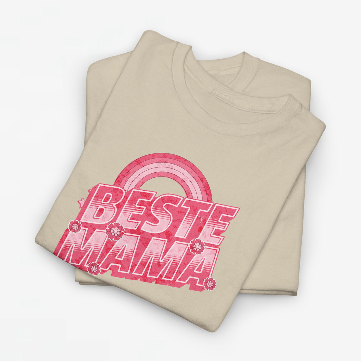 Zandkleurig oversized t-shirt met grote opdruk “BESTE MAMA” en regenboogcirkel