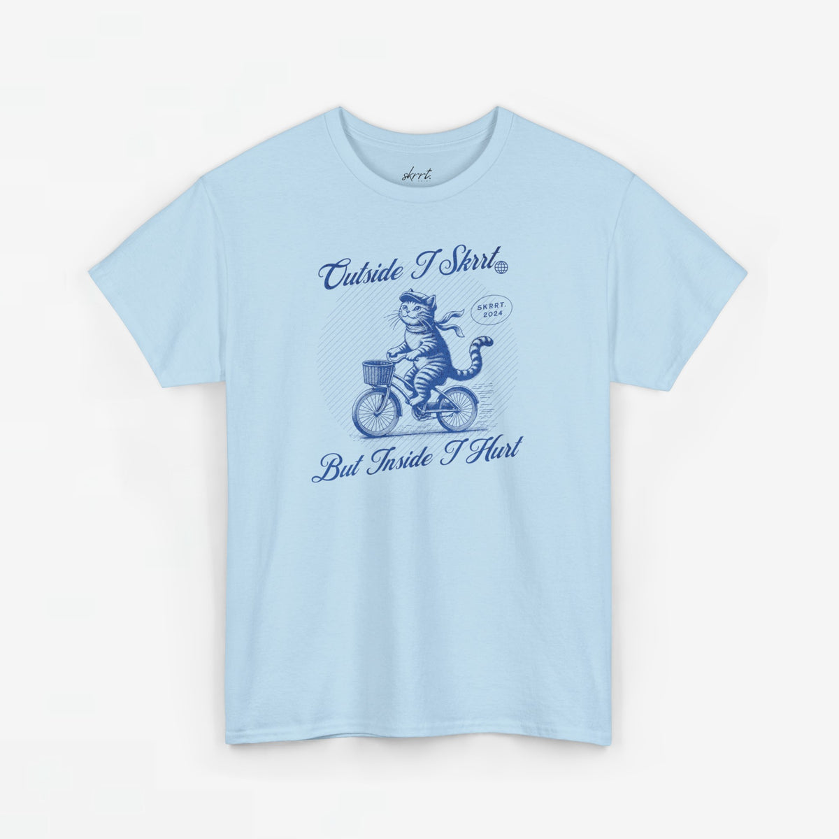 Lichtblauwe oversized t-shirt met blauwe opdruk van kat op fiets en tekst voorop