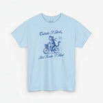 Lichtblauwe oversized t-shirt met blauwe opdruk van kat op fiets en tekst voorop