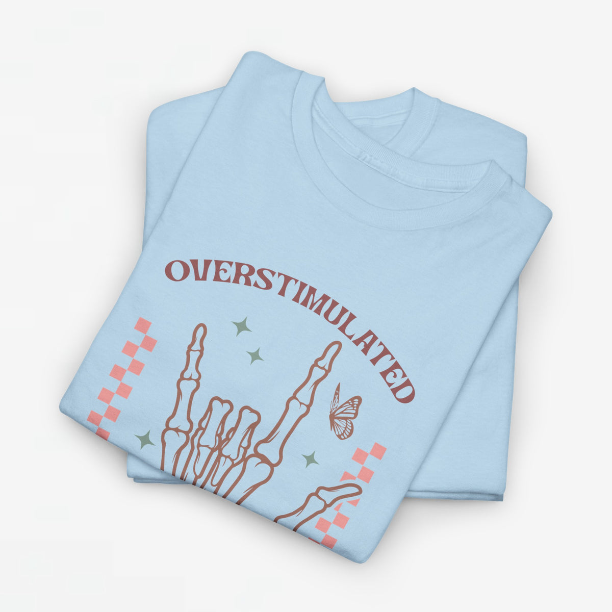 Lichtblauwe oversized T-shirt met grote handprint en tekst op de borst, opgevouwen.