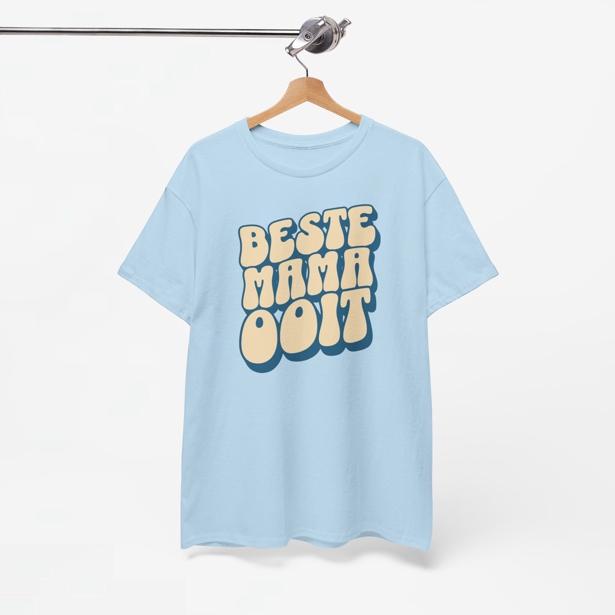 Lichtblauwe T-shirt met voorop 'Beste Mama Ooit' tekstprint, aan kleerhanger