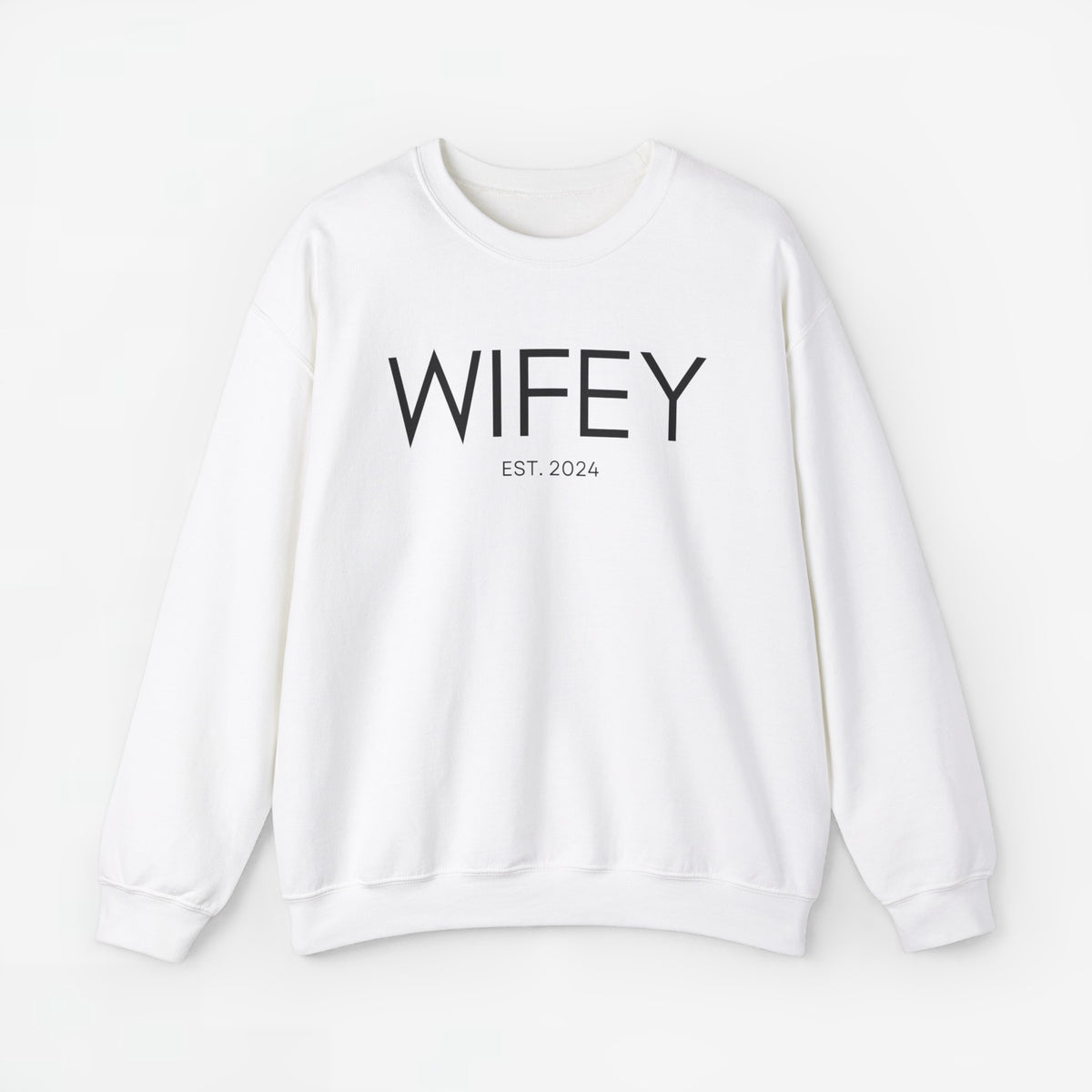 Witte sweater met borstopdruk WIFEY en EST. 2024, lange mouwen