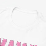 Witte t-shirt kraag met ronde hals; bovenrand zichtbare 'MAMA' print