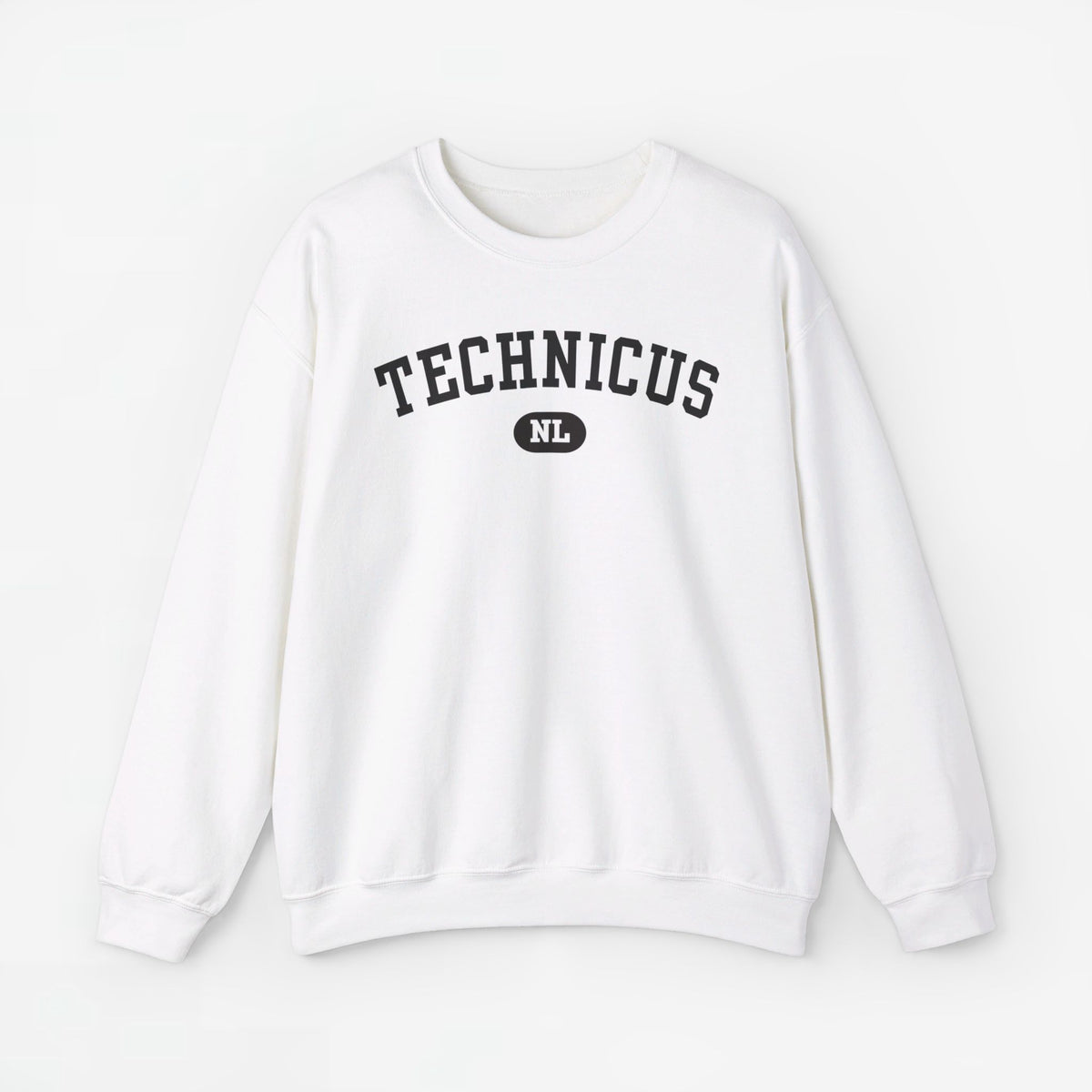 Witte trui met ronde hals en print “TECHNICUS” met “NL” op borst
