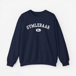 Marineblauwe sweater met ronde hals en borstprint 'GYMLERAAR' met NL-embleem.