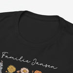 Zwart t-shirt met ronde hals en close-up Familie Janssen bloemenprint