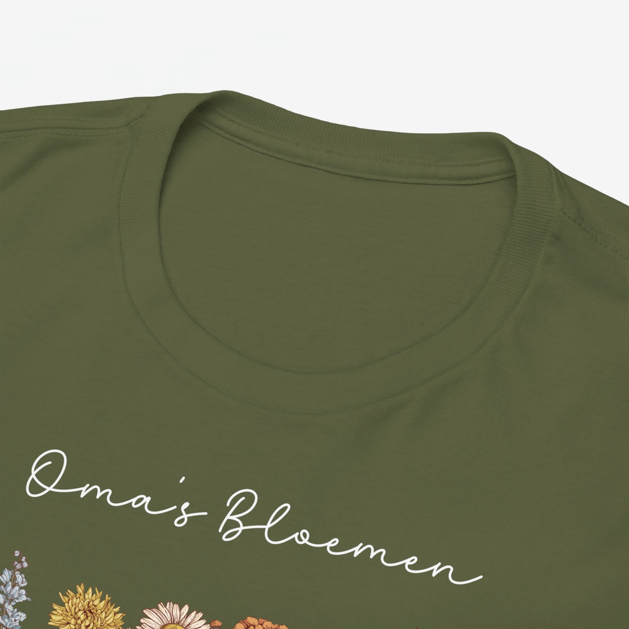 Gepersonaliseerde Moederdag Mama Cadeau - T-shirt - Oma's Bloemen met namen en geboortemaand bloemen (witte tekst)