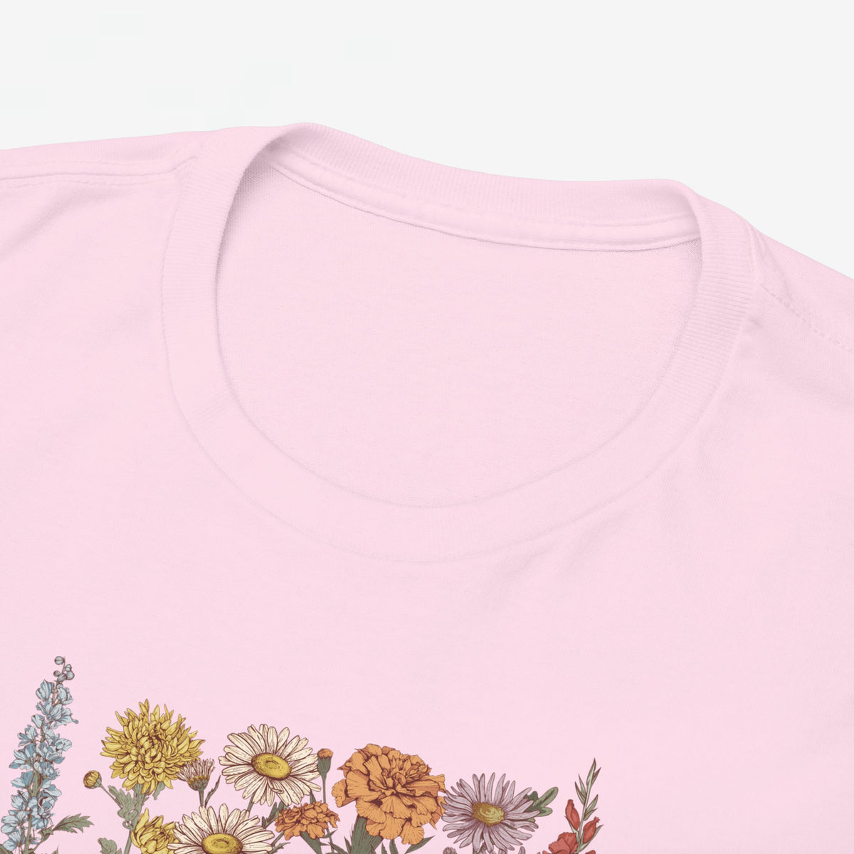 Roze T-shirt met ronde hals en kleurrijke bloemenprint onderaan