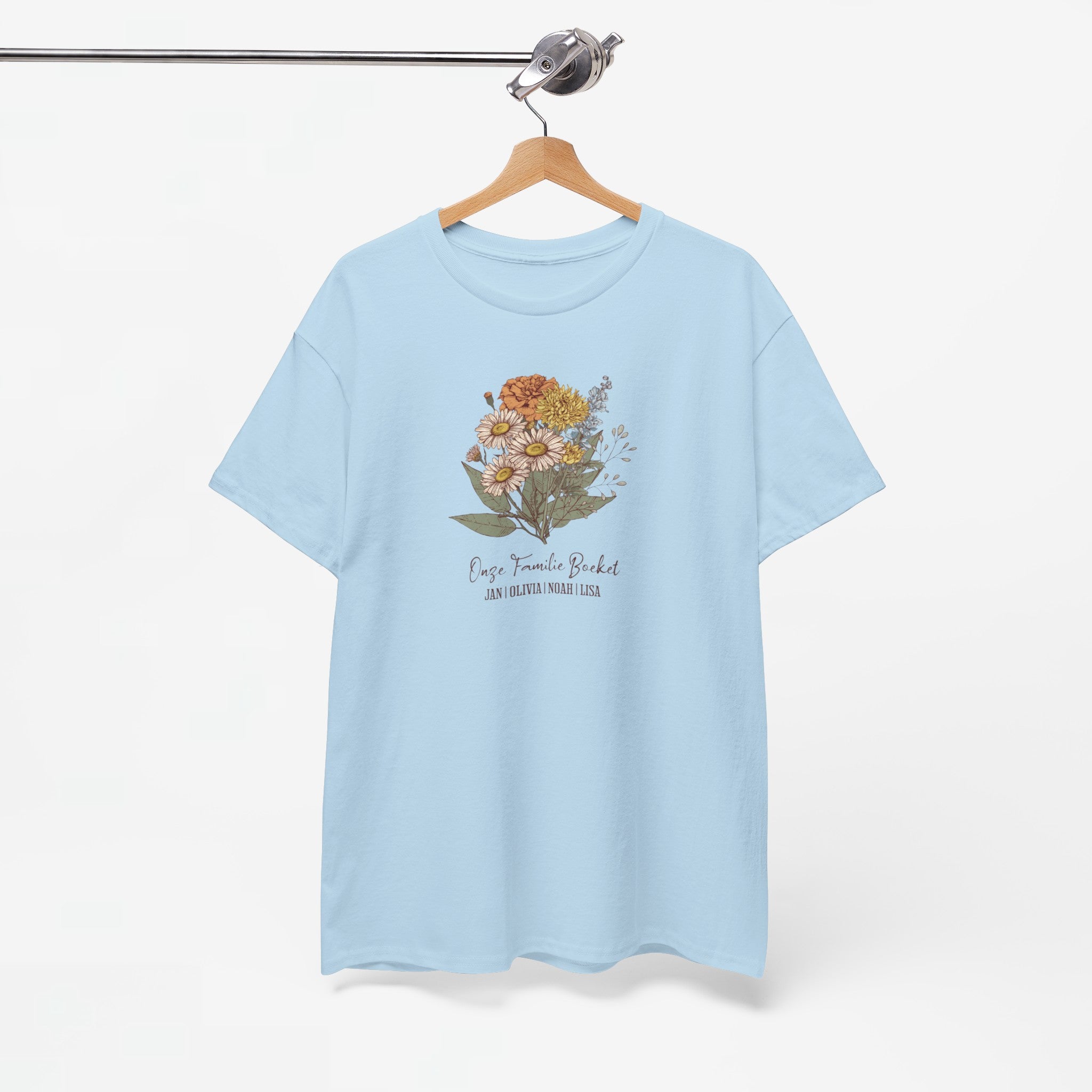 Gepersonaliseerde Moederdag Mama Cadeau - T-shirt - Ons familieboeket met namen en geboortemaand bloemen